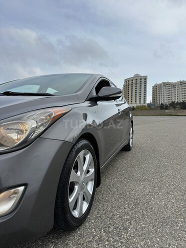 Hyundai Elantra-4