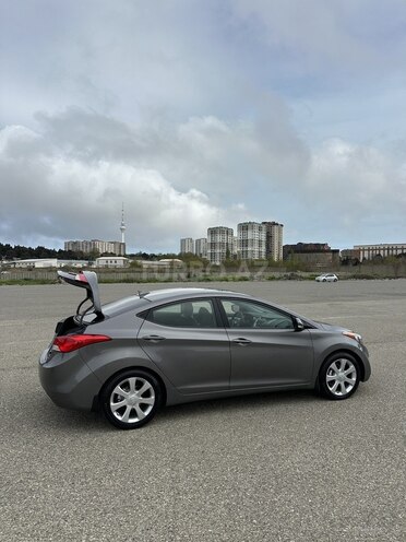 Hyundai Elantra-7