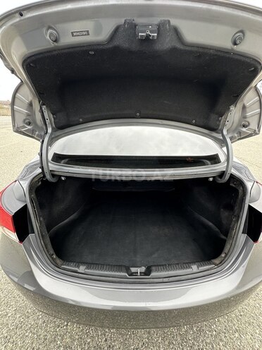 Hyundai Elantra-12