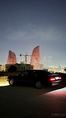 Mercedes E 230-3
