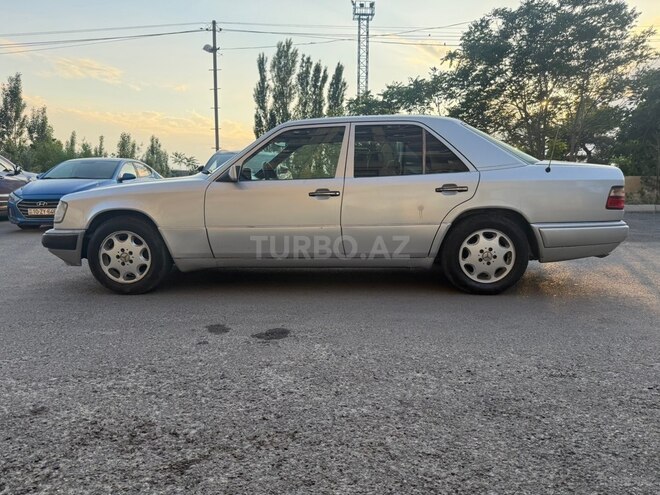 Mercedes 200 E-8