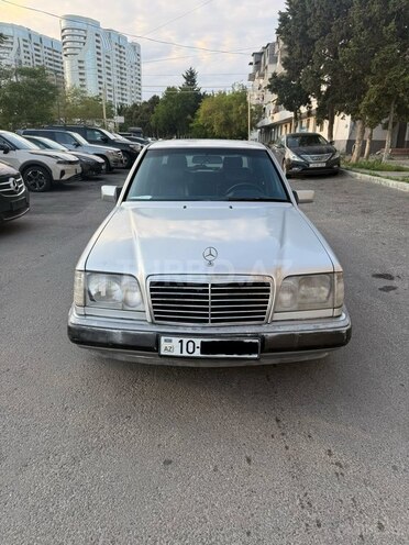 Mercedes 200 E-1