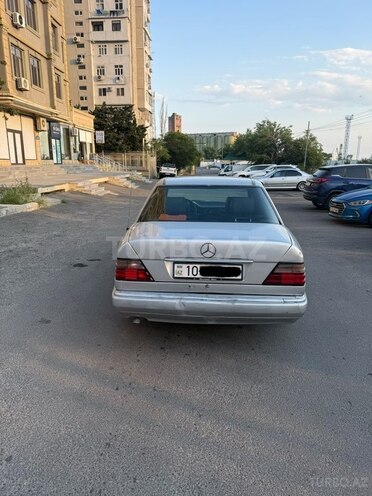 Mercedes 200 E-2