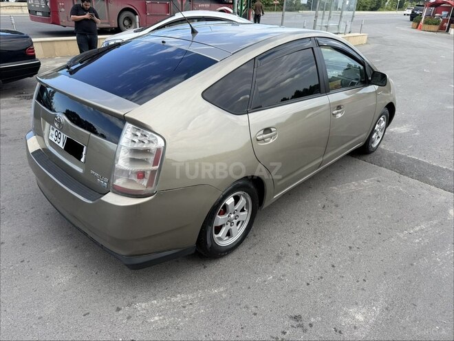 Toyota Prius-4