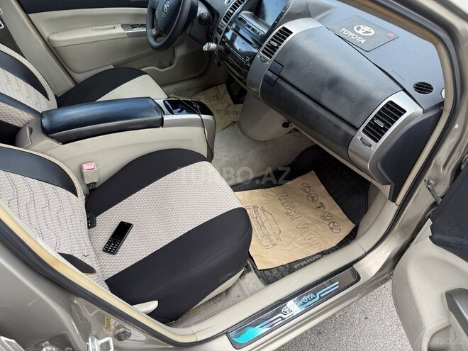 Toyota Prius-7