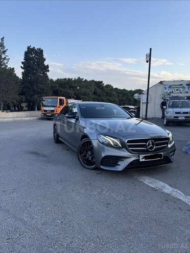 Mercedes E 250-1