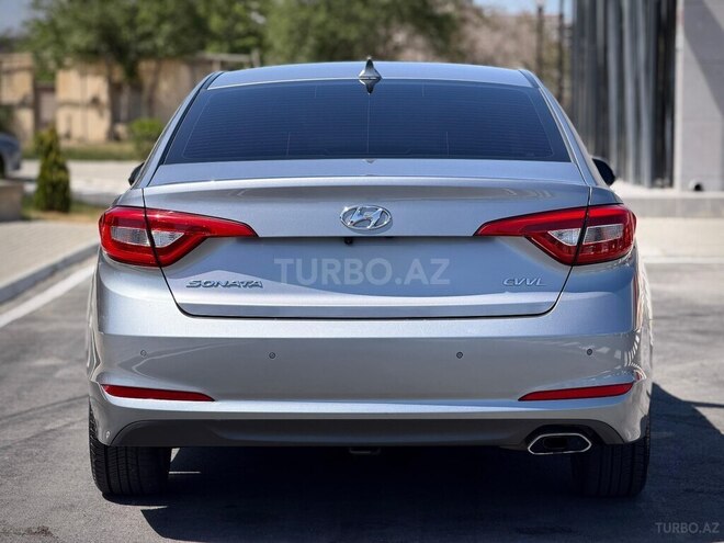 Hyundai Sonata-6