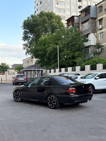 BMW 528-2