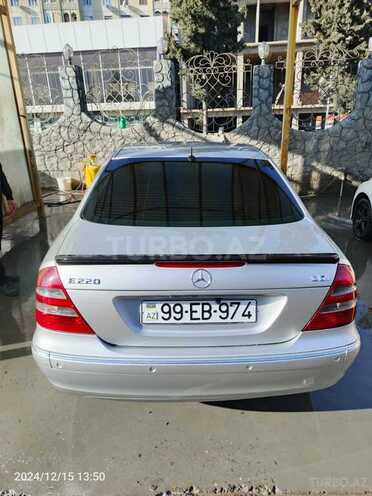 Mercedes E 220-2