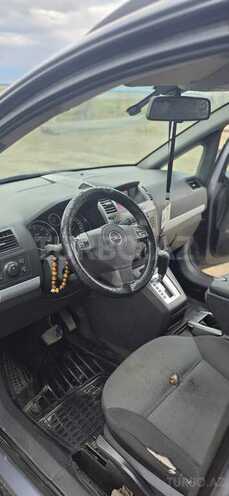 Opel Zafira-8