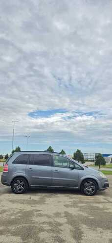 Opel Zafira-11