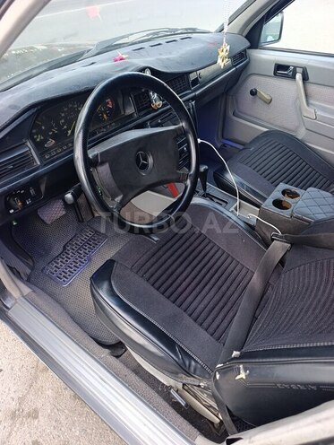 Mercedes 190-11