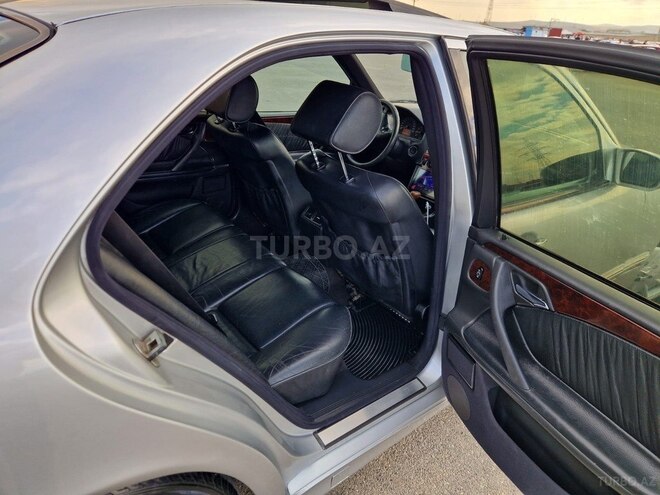 Mercedes E 200-10