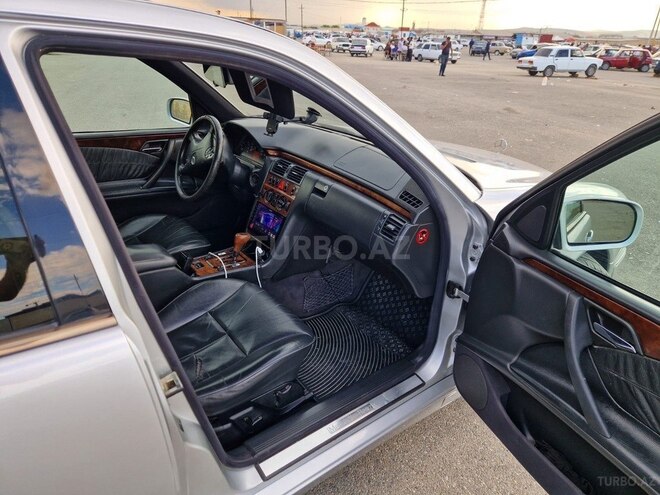 Mercedes E 200-8