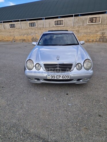 Mercedes E 200-1