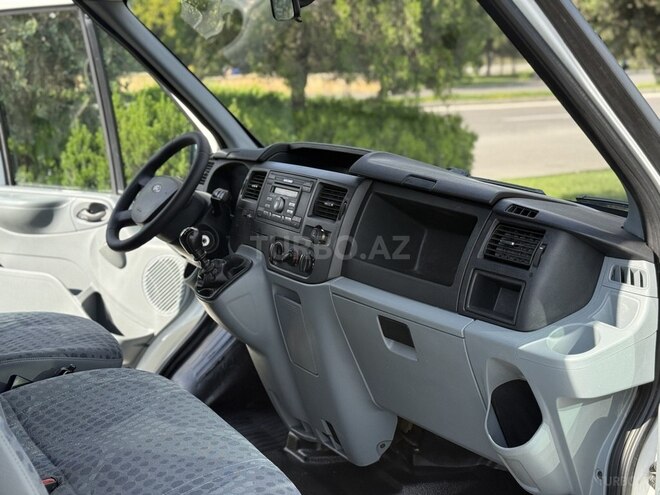 Ford Transit-3