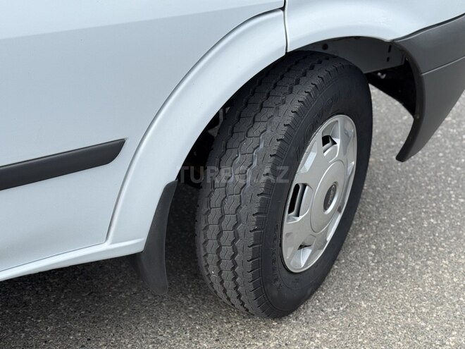 Ford Transit-10