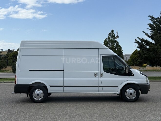 Ford Transit-9