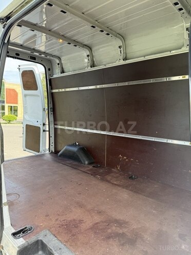 Ford Transit-13