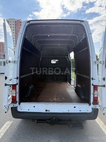 Ford Transit-14