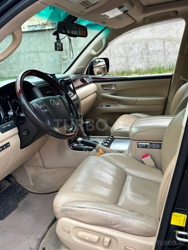 Lexus LX 570-17