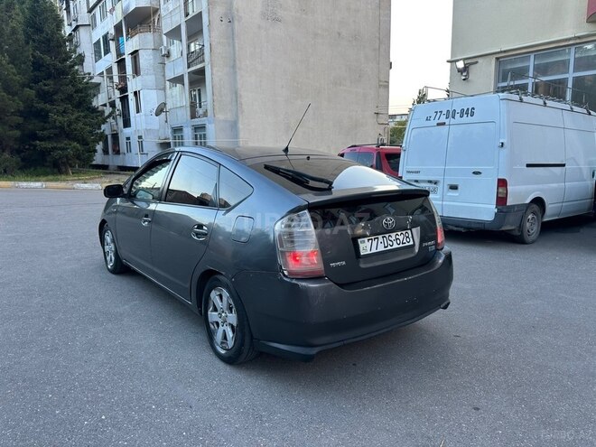 Toyota Prius-5
