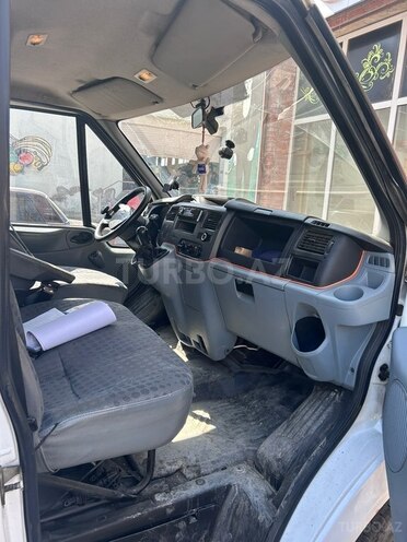 Ford Transit-3