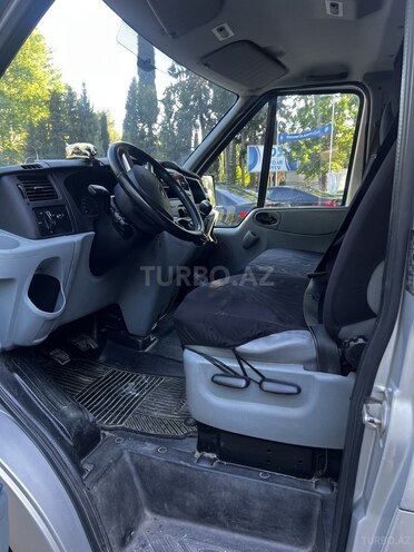 Ford Transit-5