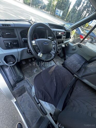 Ford Transit-3