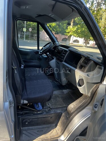 Ford Transit-6