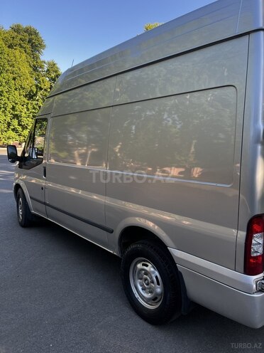 Ford Transit-8