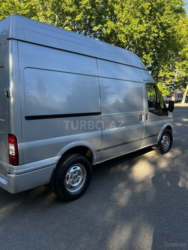 Ford Transit-9
