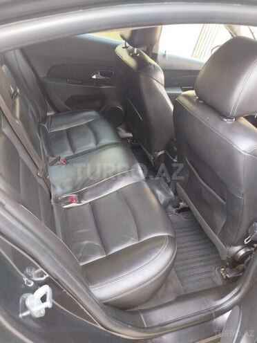 Chevrolet Cruze-12