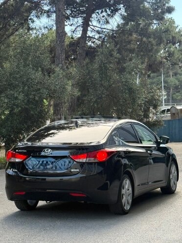 Hyundai Elantra-5