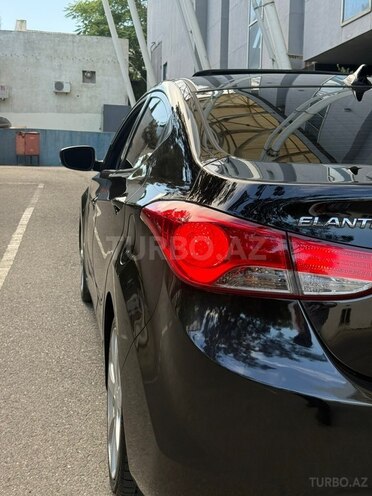 Hyundai Elantra-9