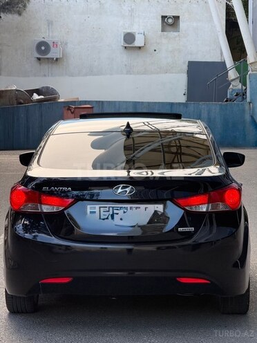 Hyundai Elantra-6