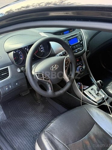 Hyundai Elantra-14