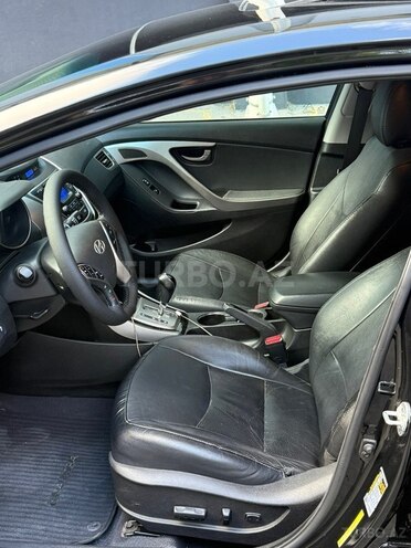 Hyundai Elantra-12