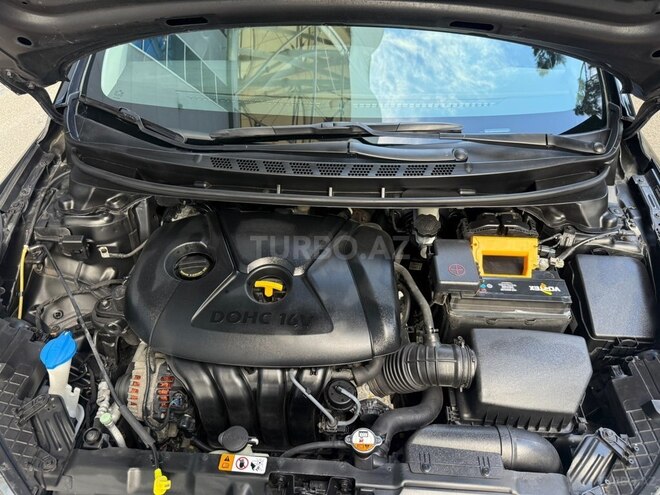 Hyundai Elantra-17