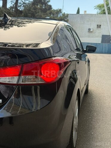 Hyundai Elantra-10