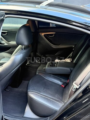 Hyundai Elantra-16