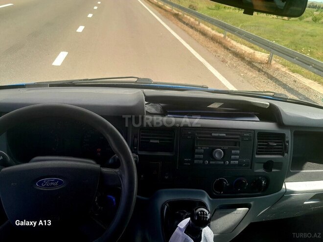 Ford Transit-6