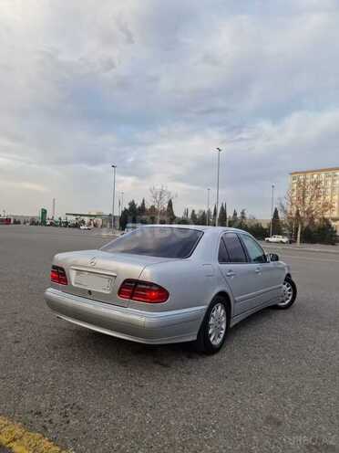 Mercedes E 240-3