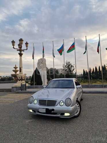 Mercedes E 240-1