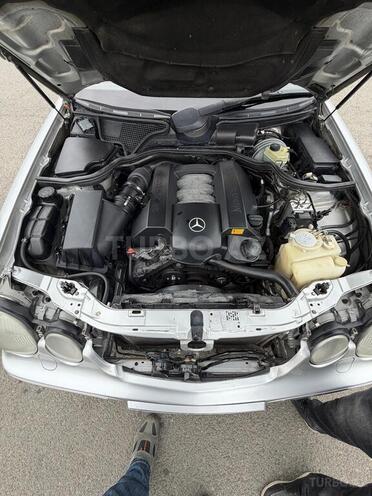 Mercedes E 240-5