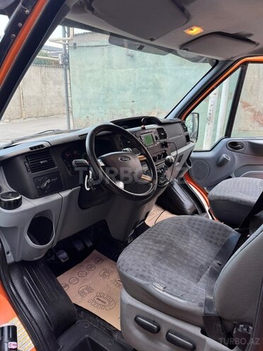 Ford Transit-6