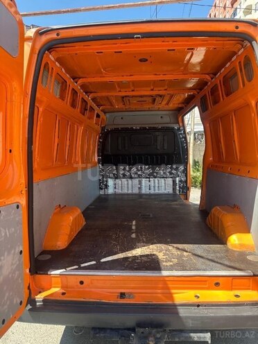 Ford Transit-5