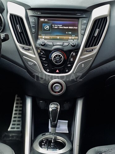 Hyundai Veloster-14