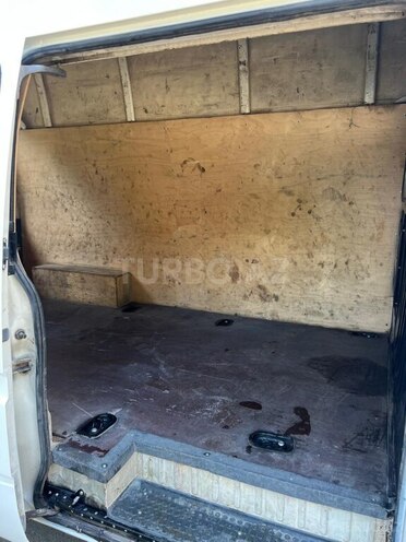 Ford Transit-10