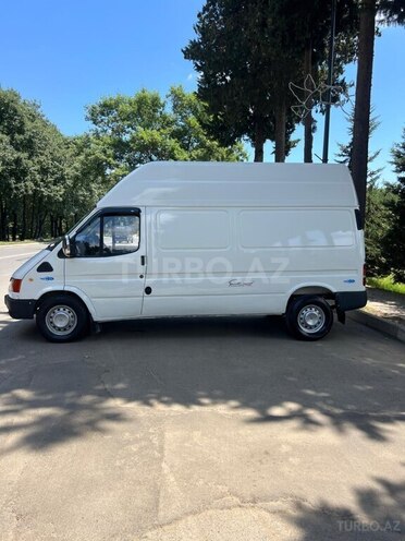 Ford Transit-9